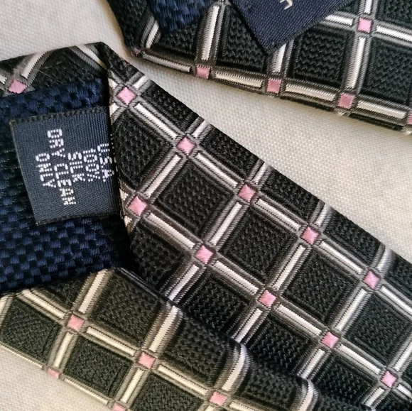 Daniel Cremieux Tie Mens Hand Made USA 100% Silk Geometric Black w/ Pink Long - Picture 5 of 10
